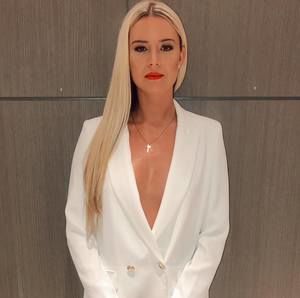 Meet your Posher, Victoria